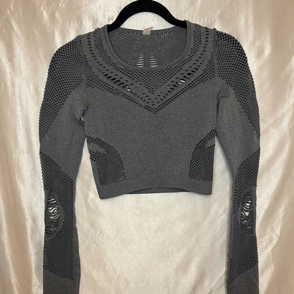 Alo Yoga Siren Long Sleeve in Concrete Heather - Picture 5 of 10